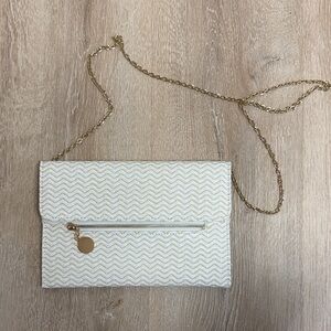 Elegant White and Gold Chain Clutch